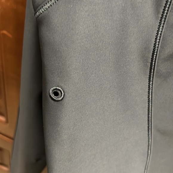 Lululemon jacket, black, SIZE 12 - Picture 11 of 13